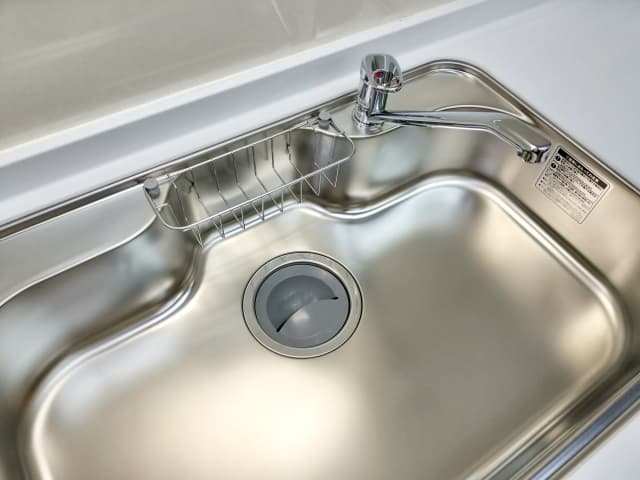 キッチンの排水口を掃除する方法とは？清潔に保つ方法も解説